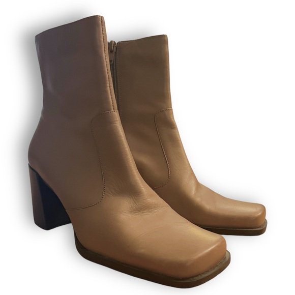 SOLD Tan Leather Square Toe Chunky Heel Ankle Boots 1990s 2000s Vintage Westies - Picture 6 of 9